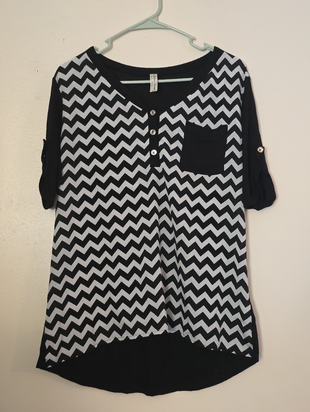 PerSeption Concept Women's XL Black & White Chevron Henley Pocket Tee